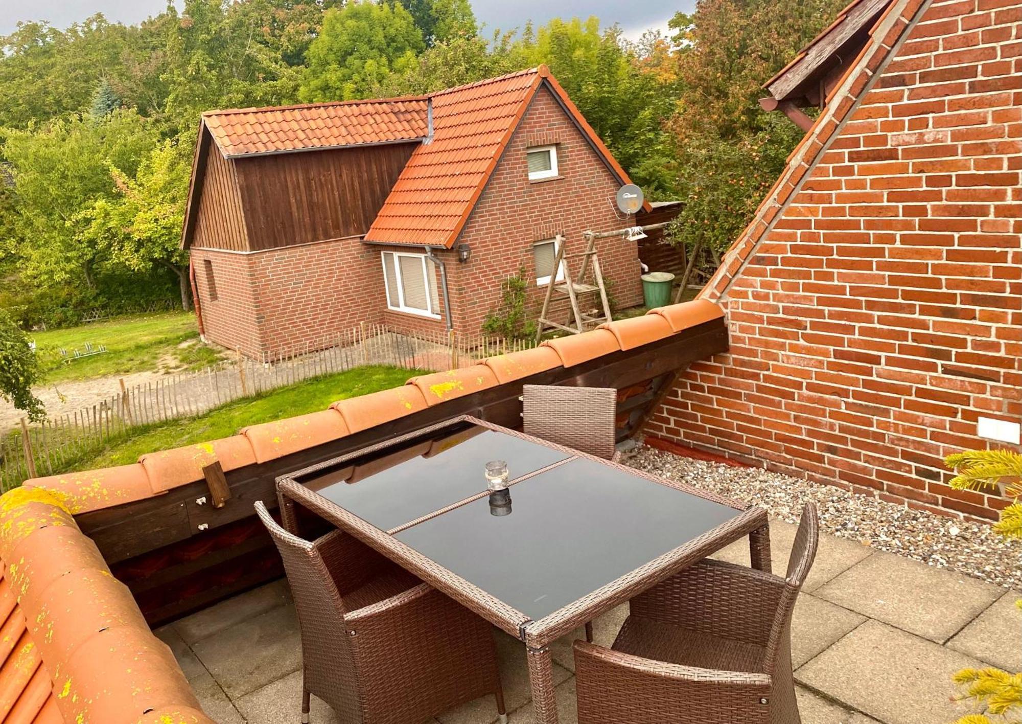 194 Fewo Dat Luetjehuus Mit Dachterrasse Im Ersten Stock Luetjenburg Exterior photo