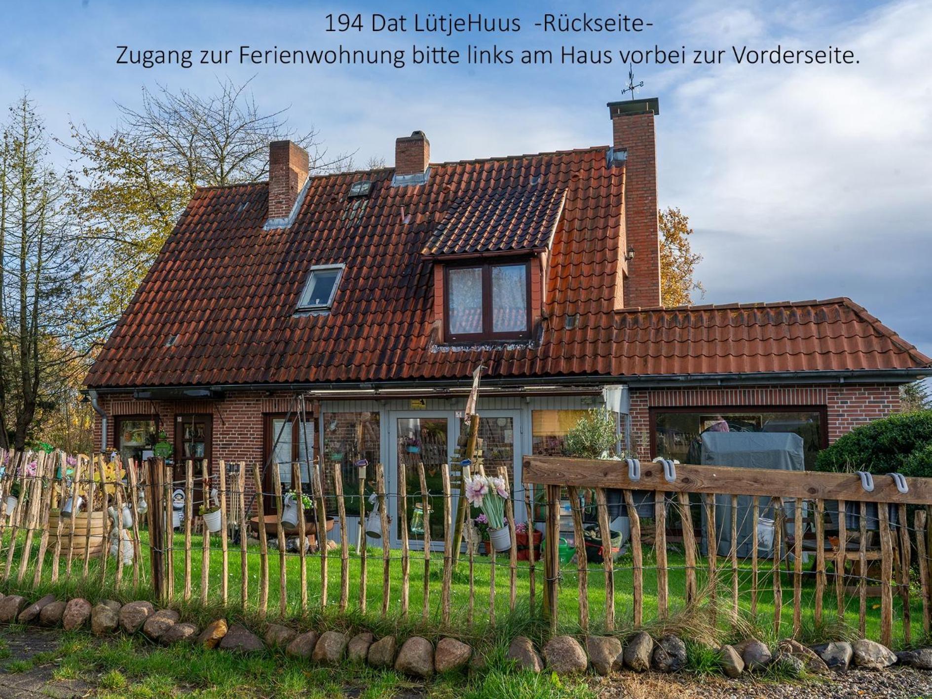 194 Fewo Dat Luetjehuus Mit Dachterrasse Im Ersten Stock Luetjenburg Exterior photo